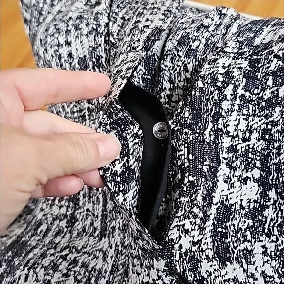 Vince silk dolman sleeve top in black and white - Picture 8 of 10